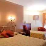 Hotell La Sapiniere Brioude