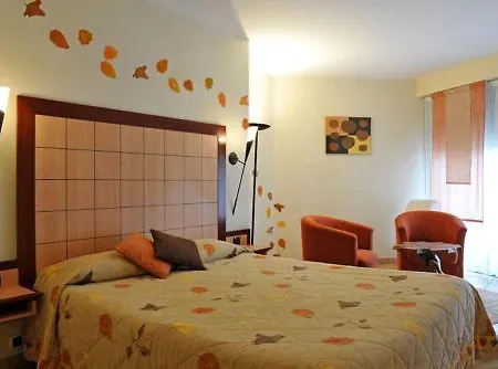 Hotell La Sapiniere Brioude