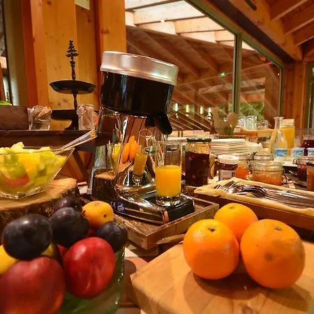 La Sapiniere Hotel